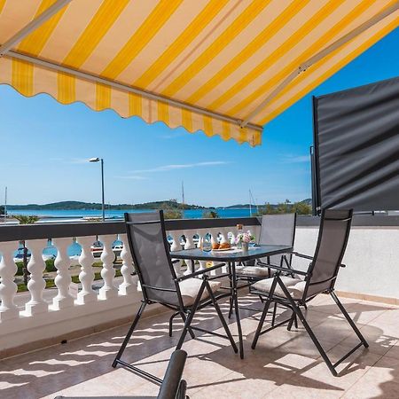 Apartment And Rooms Dalmatiko Vodice Bagian luar foto