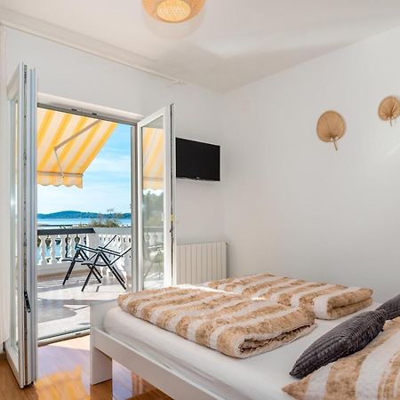 Apartment And Rooms Dalmatiko Vodice Bagian luar foto