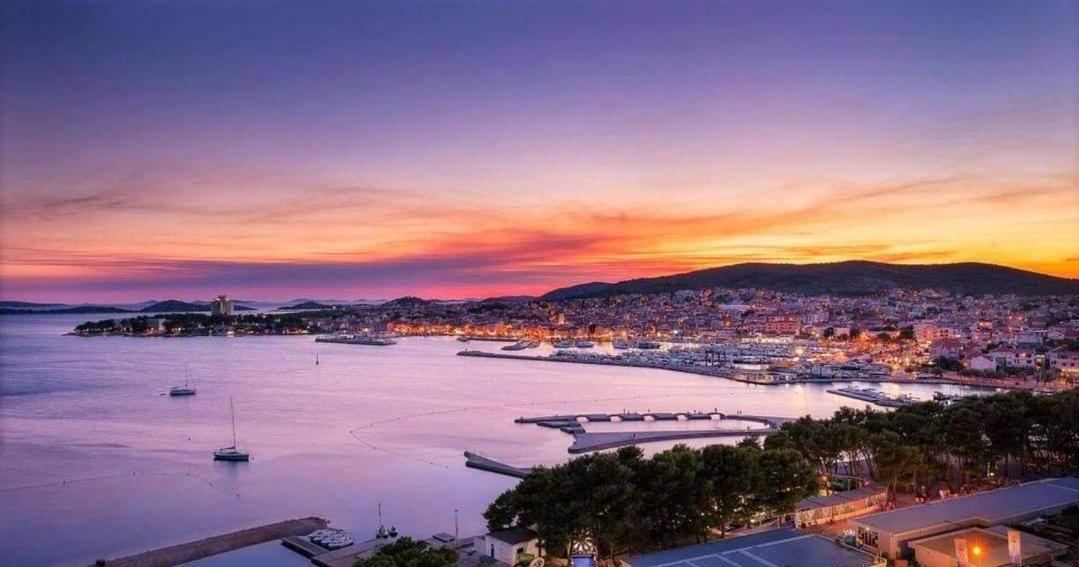 Apartment And Rooms Dalmatiko Vodice Bagian luar foto