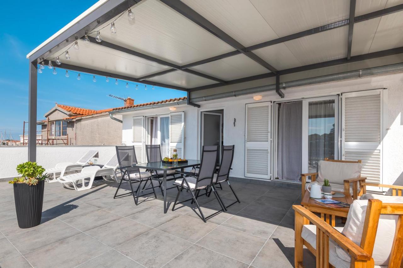 Apartment And Rooms Dalmatiko Vodice Bagian luar foto