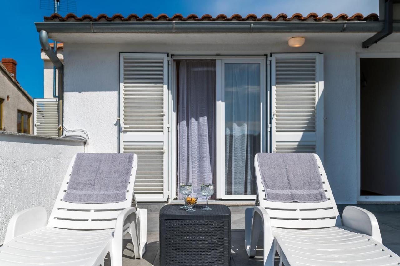Apartment And Rooms Dalmatiko Vodice Bagian luar foto