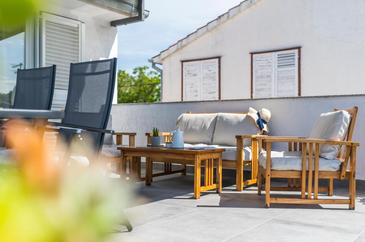 Apartment And Rooms Dalmatiko Vodice Bagian luar foto