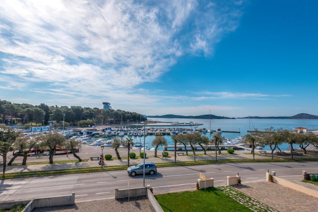Apartment And Rooms Dalmatiko Vodice Bagian luar foto
