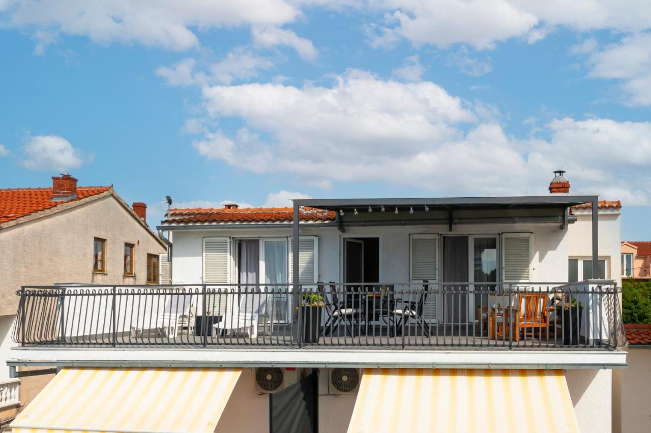 Apartment And Rooms Dalmatiko Vodice Bagian luar foto