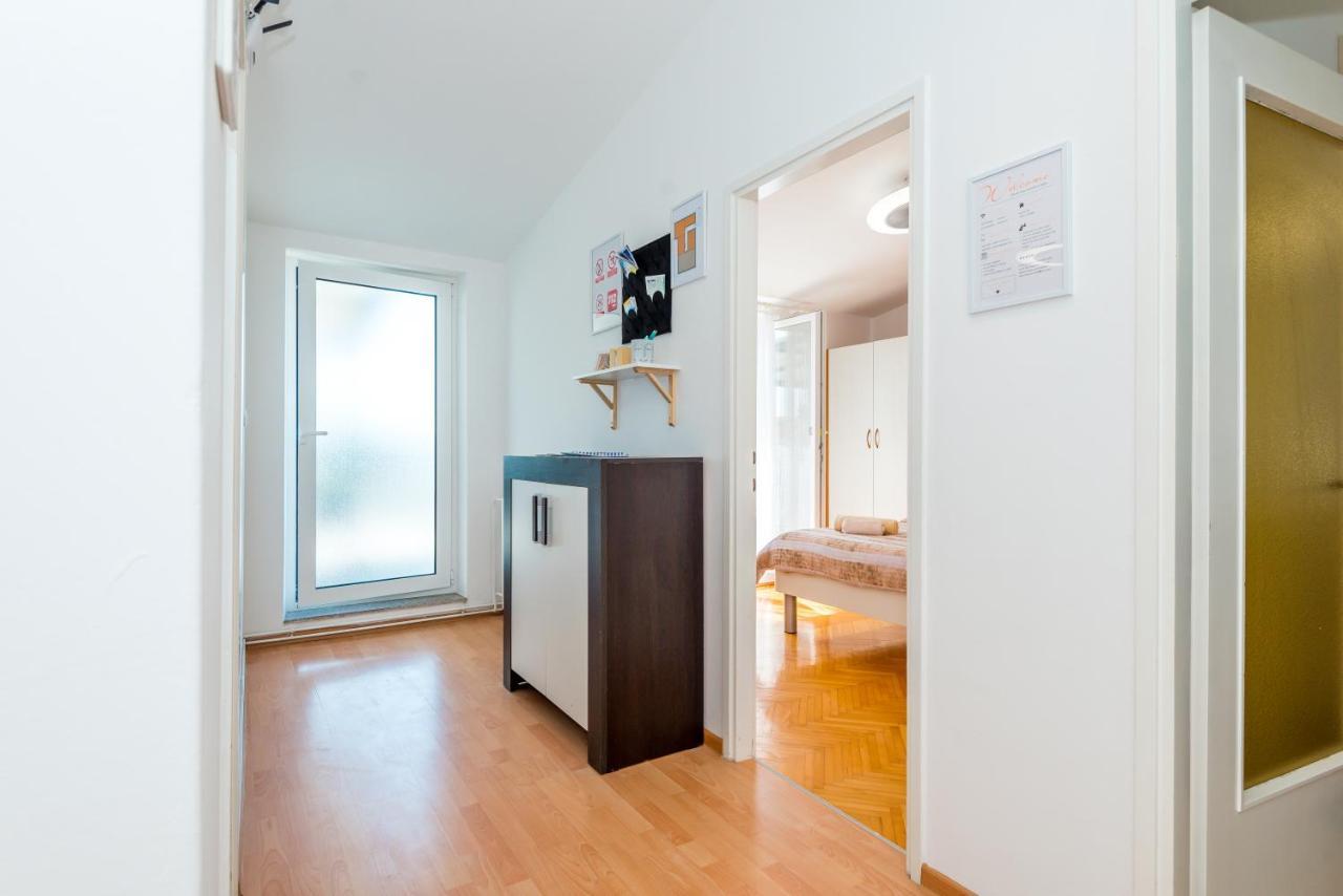 Apartment And Rooms Dalmatiko Vodice Bagian luar foto
