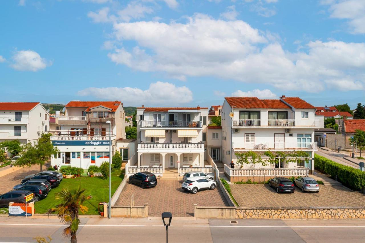 Apartment And Rooms Dalmatiko Vodice Bagian luar foto