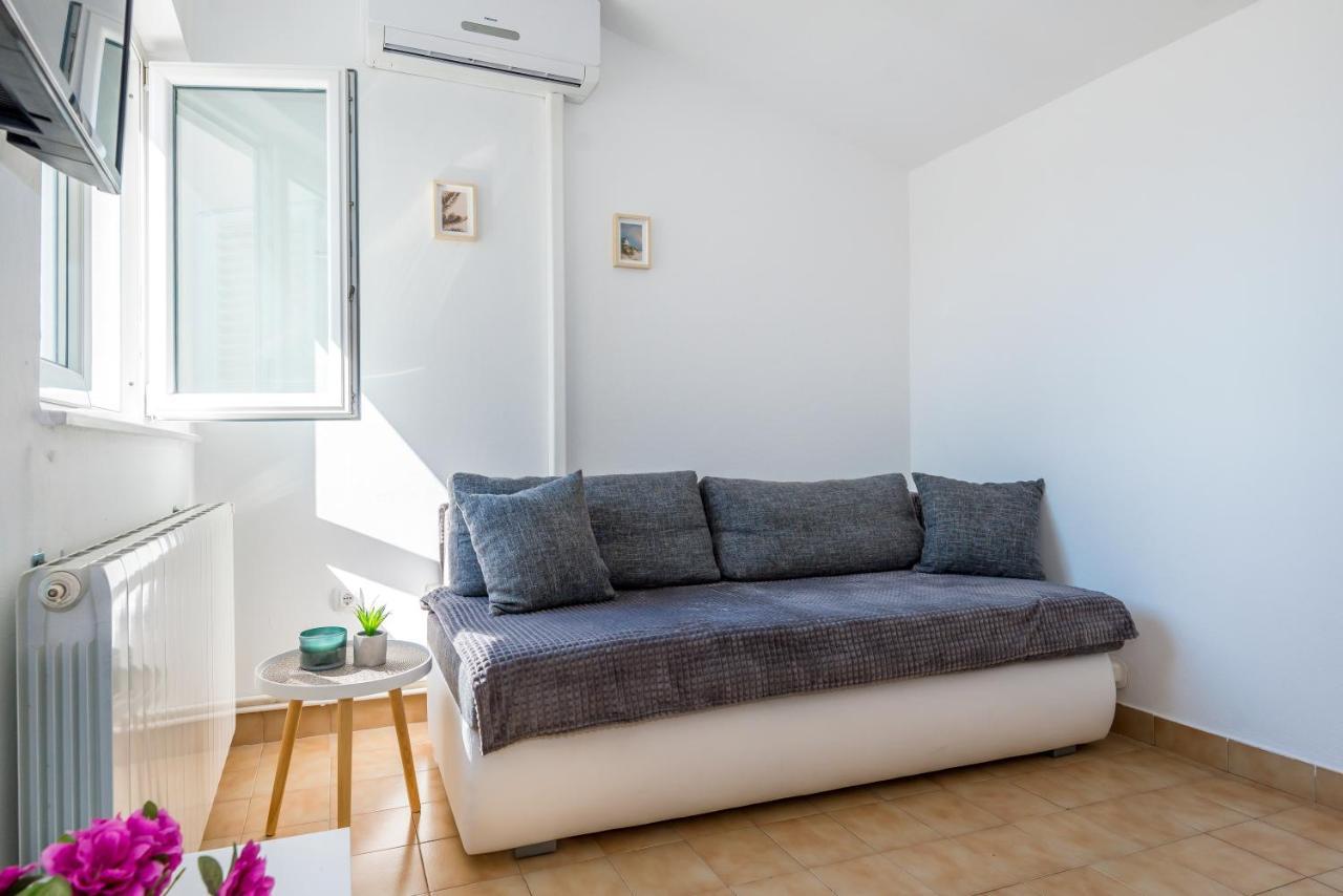 Apartment And Rooms Dalmatiko Vodice Bagian luar foto
