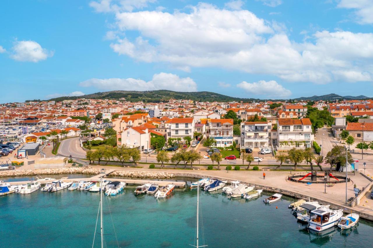 Apartment And Rooms Dalmatiko Vodice Bagian luar foto