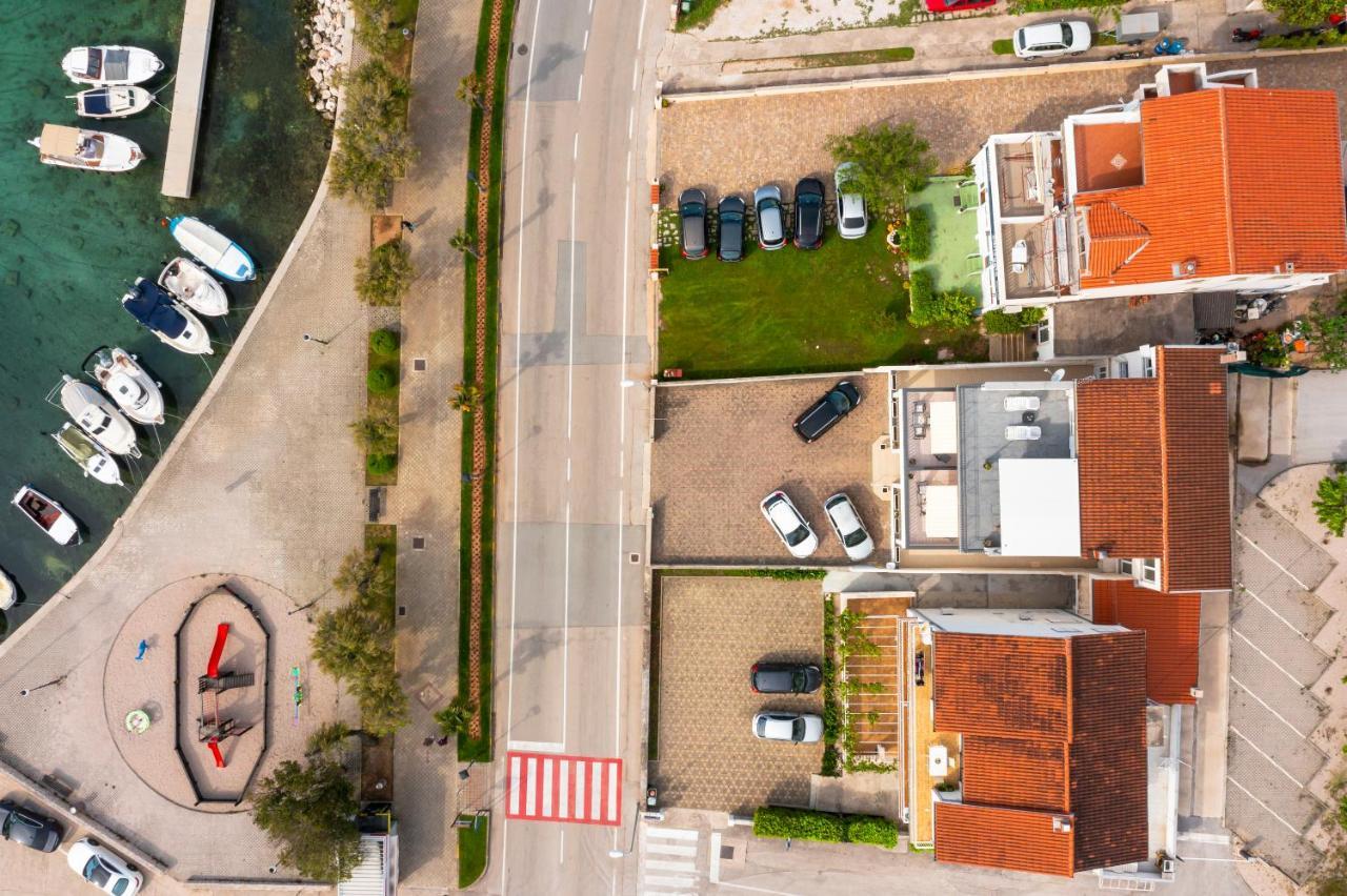 Apartment And Rooms Dalmatiko Vodice Bagian luar foto