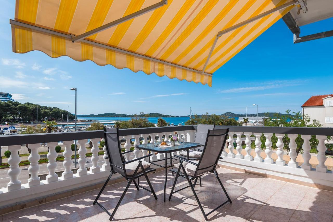 Apartment And Rooms Dalmatiko Vodice Bagian luar foto