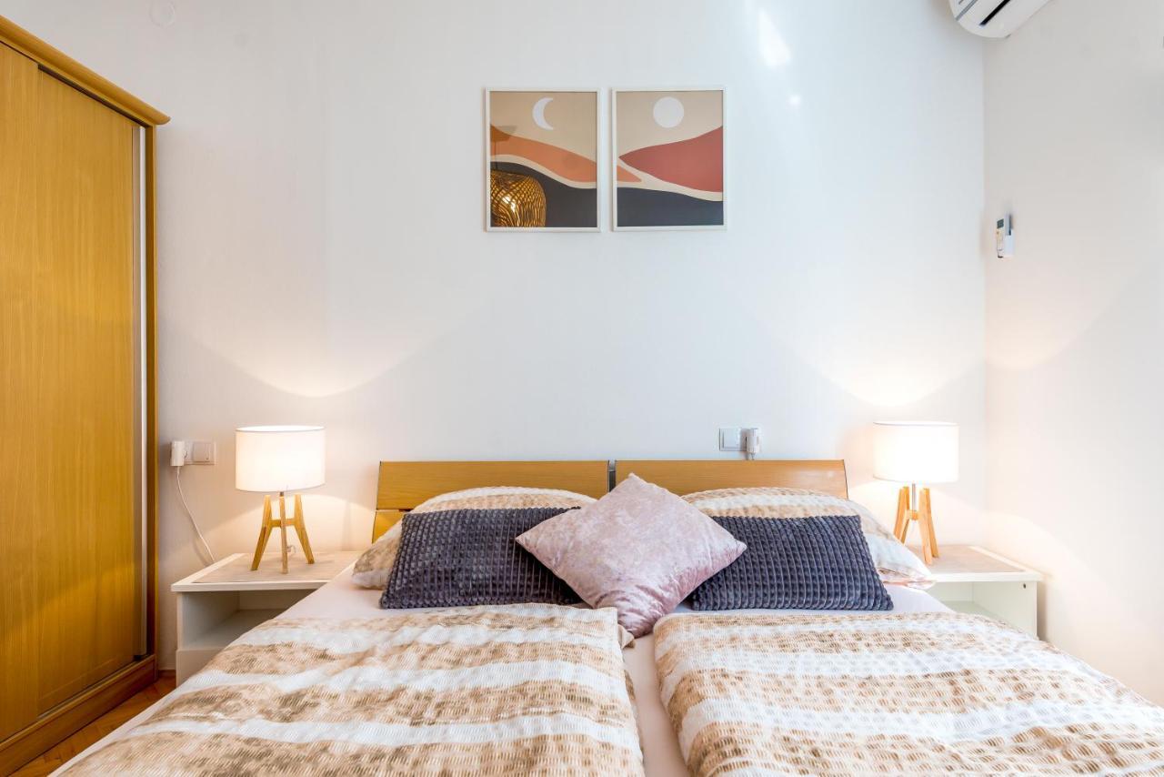 Apartment And Rooms Dalmatiko Vodice Bagian luar foto