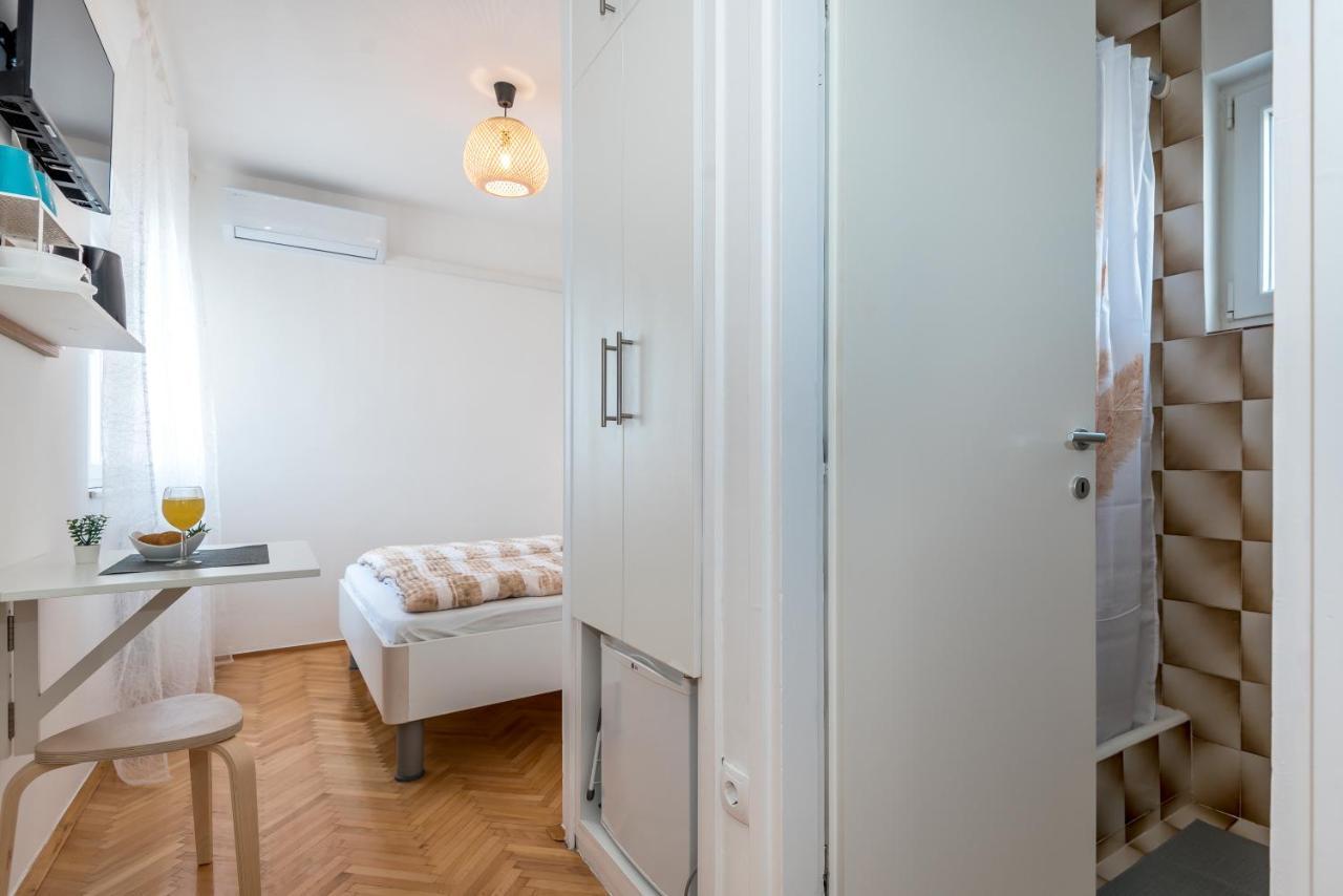 Apartment And Rooms Dalmatiko Vodice Bagian luar foto