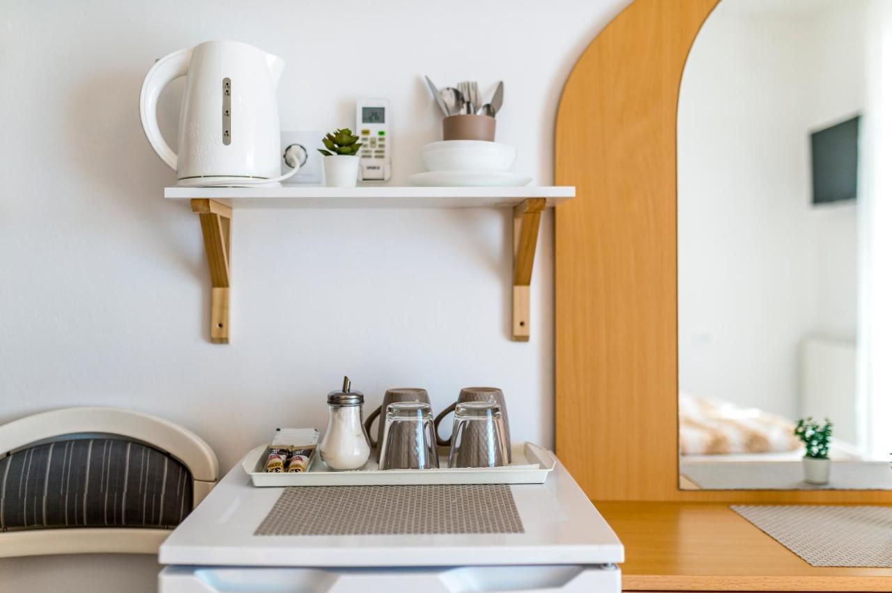 Apartment And Rooms Dalmatiko Vodice Bagian luar foto