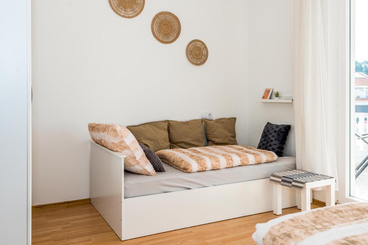 Apartment And Rooms Dalmatiko Vodice Bagian luar foto