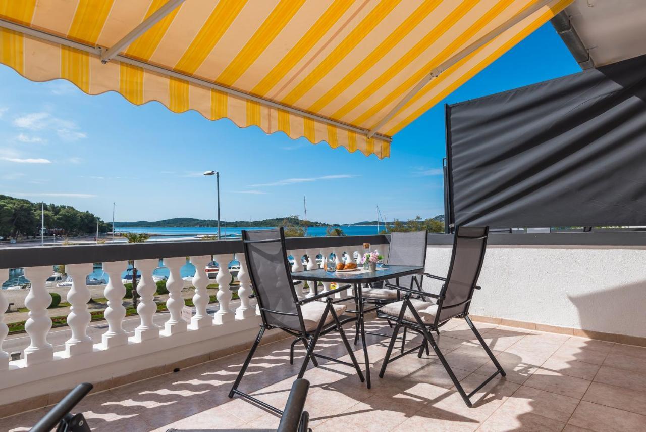 Apartment And Rooms Dalmatiko Vodice Bagian luar foto
