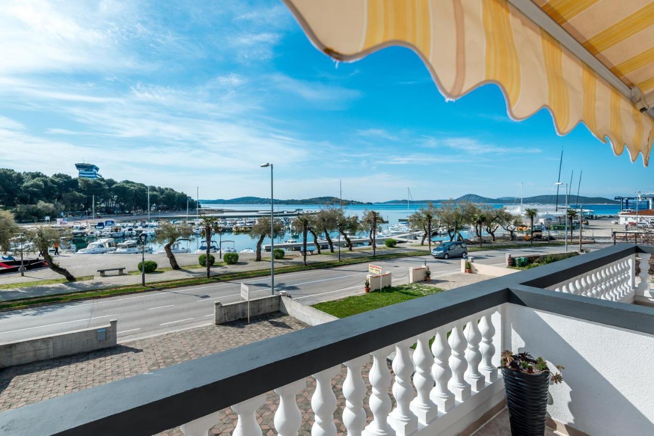 Apartment And Rooms Dalmatiko Vodice Bagian luar foto
