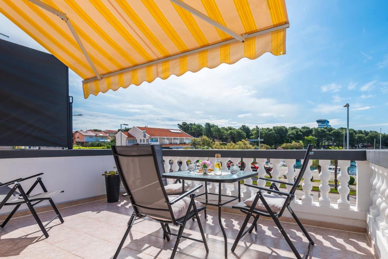 Apartment And Rooms Dalmatiko Vodice Bagian luar foto