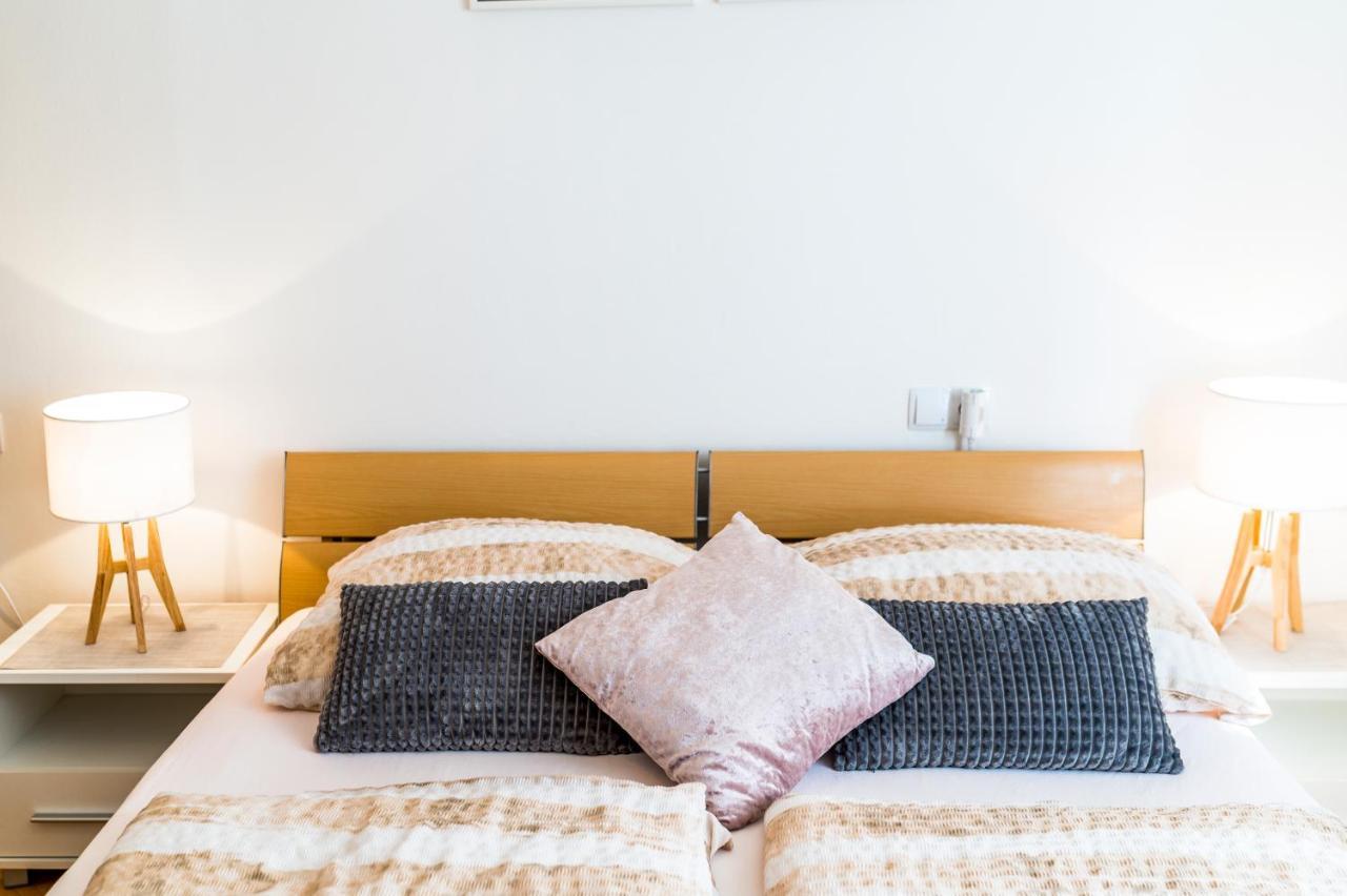 Apartment And Rooms Dalmatiko Vodice Bagian luar foto