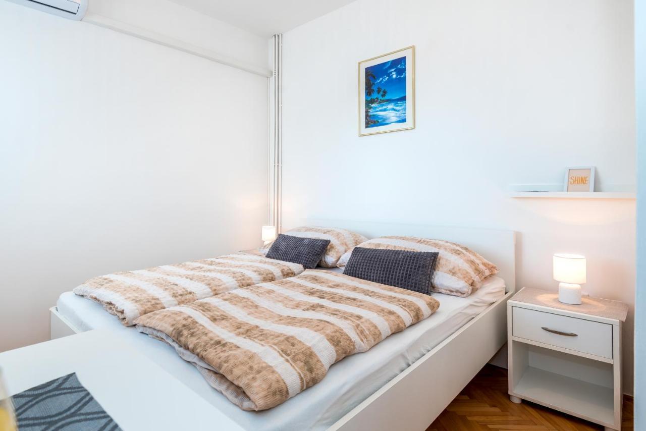 Apartment And Rooms Dalmatiko Vodice Bagian luar foto