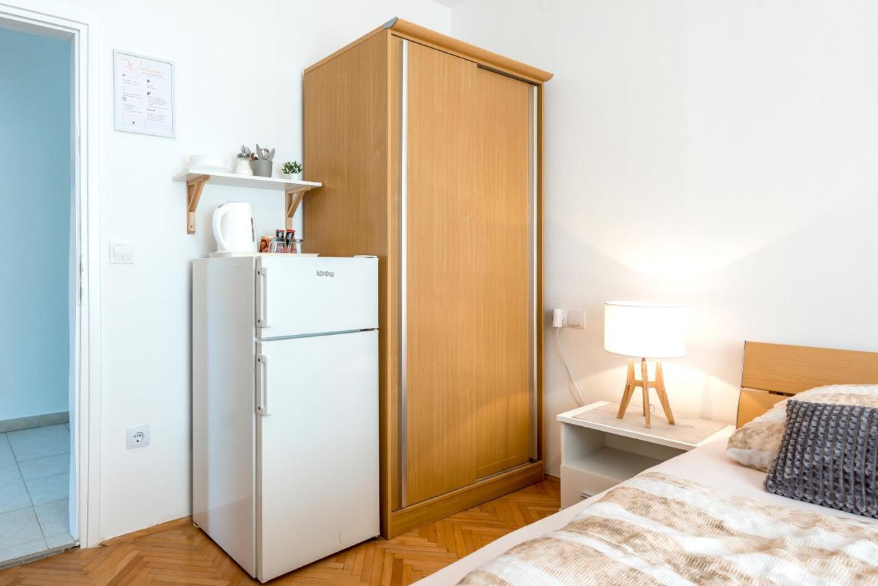 Apartment And Rooms Dalmatiko Vodice Bagian luar foto