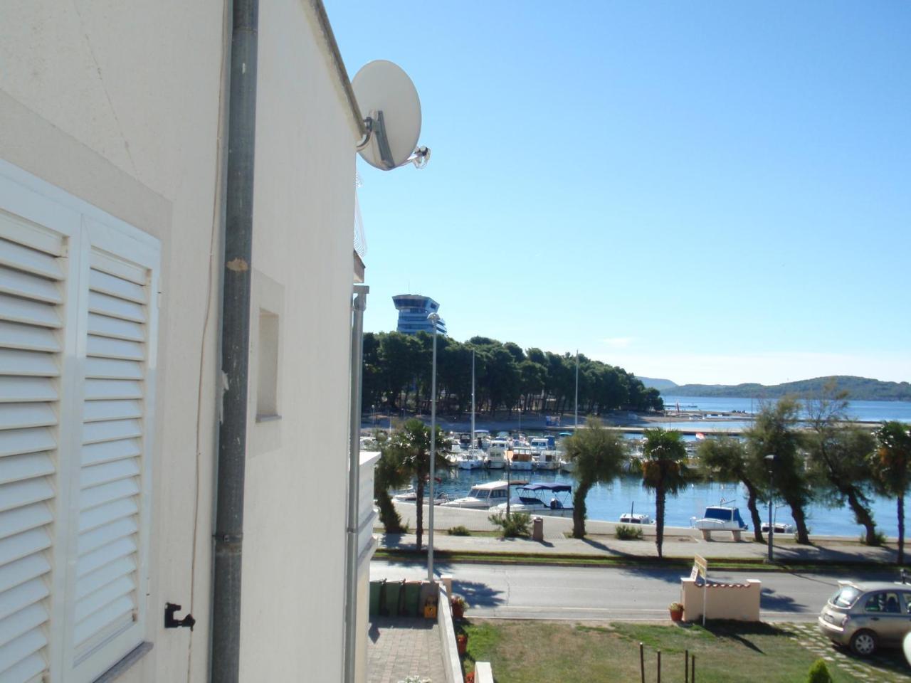 Apartment And Rooms Dalmatiko Vodice Bagian luar foto